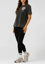 画像をギャラリービューアに読み込む, ﾛｰﾅ 062581 ﾍﾘﾃｲｼﾞ ﾘﾗｯｸｽﾄﾞ Tｼｬﾂ（WashedBlack）
