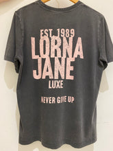 画像をギャラリービューアに読み込む, ﾛｰﾅ 062581 ﾍﾘﾃｲｼﾞ ﾘﾗｯｸｽﾄﾞ Tｼｬﾂ（WashedBlack）
